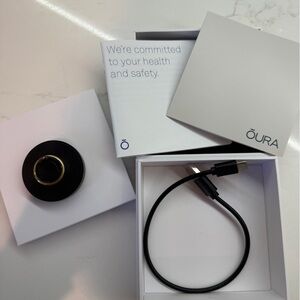 Oura Ring (gold) with Accessories